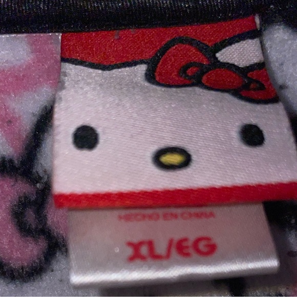 Hello Kitty Pink Pajama Set - Picture 2 of 5